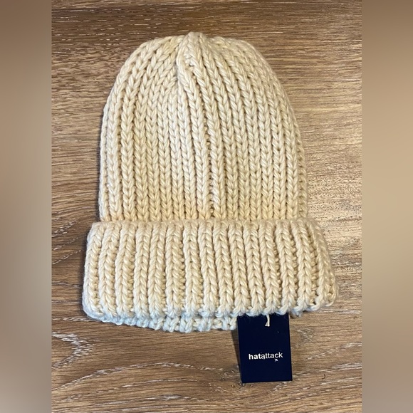 NWT HATATTACK BRYCE KNIT BEANIE WITH REMOVABLE POM IN IVORY - Picture 5 of 5